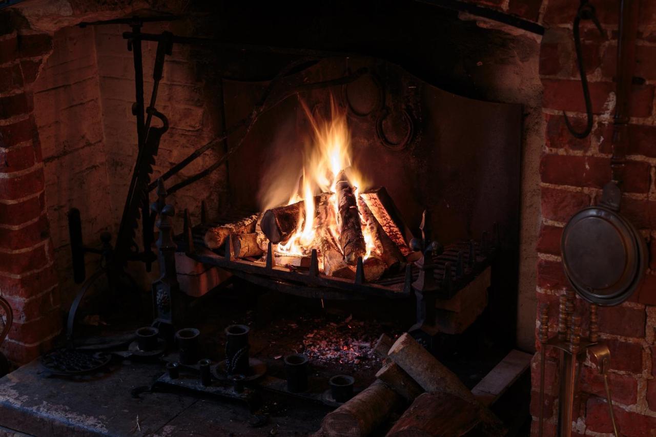 The Three Horseshoes East Worldham Alton  Dış mekan fotoğraf